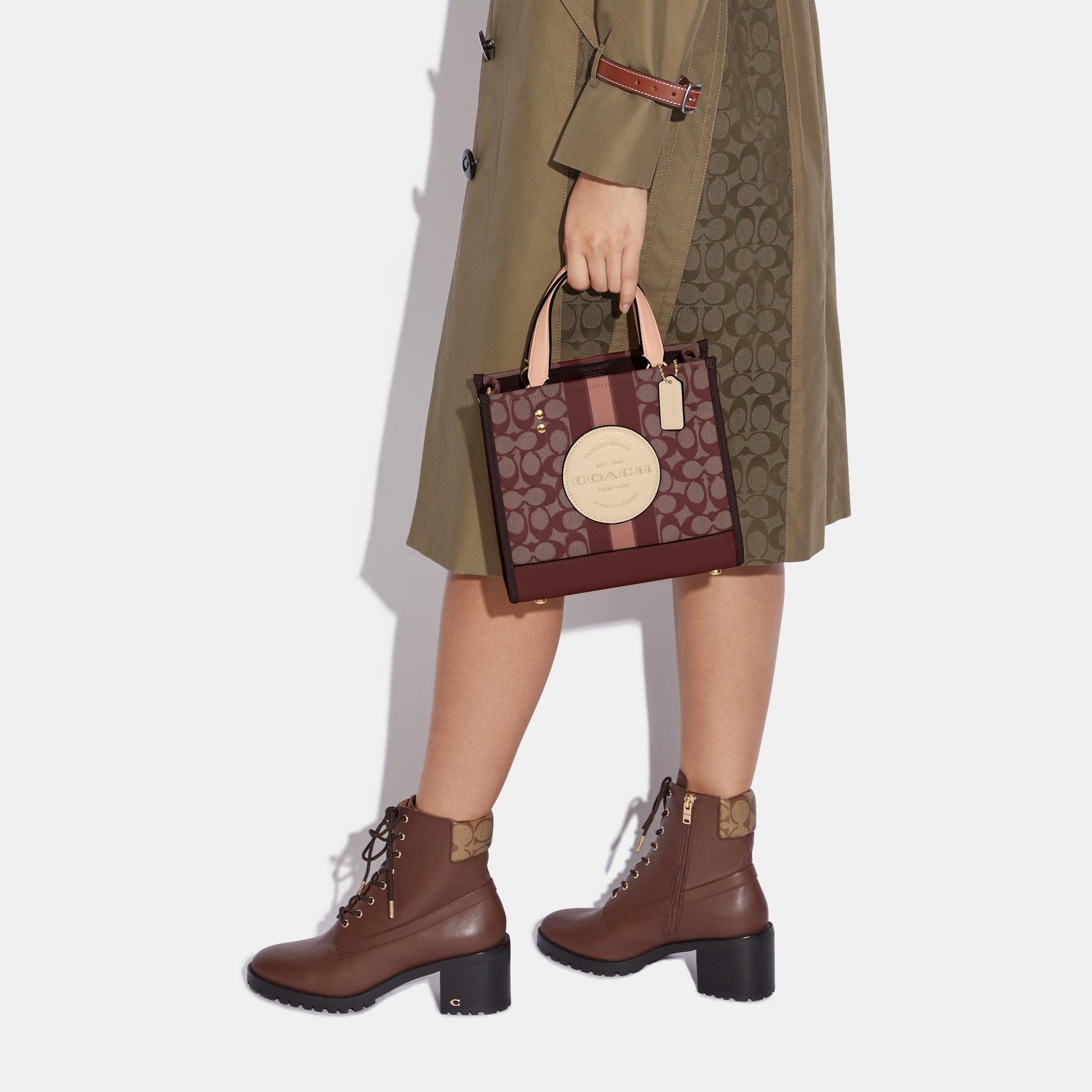 C8417-Dempsey Tote 22 In Signature Jacquard With Stripe And Coach Patch-IM/Wine Multi
