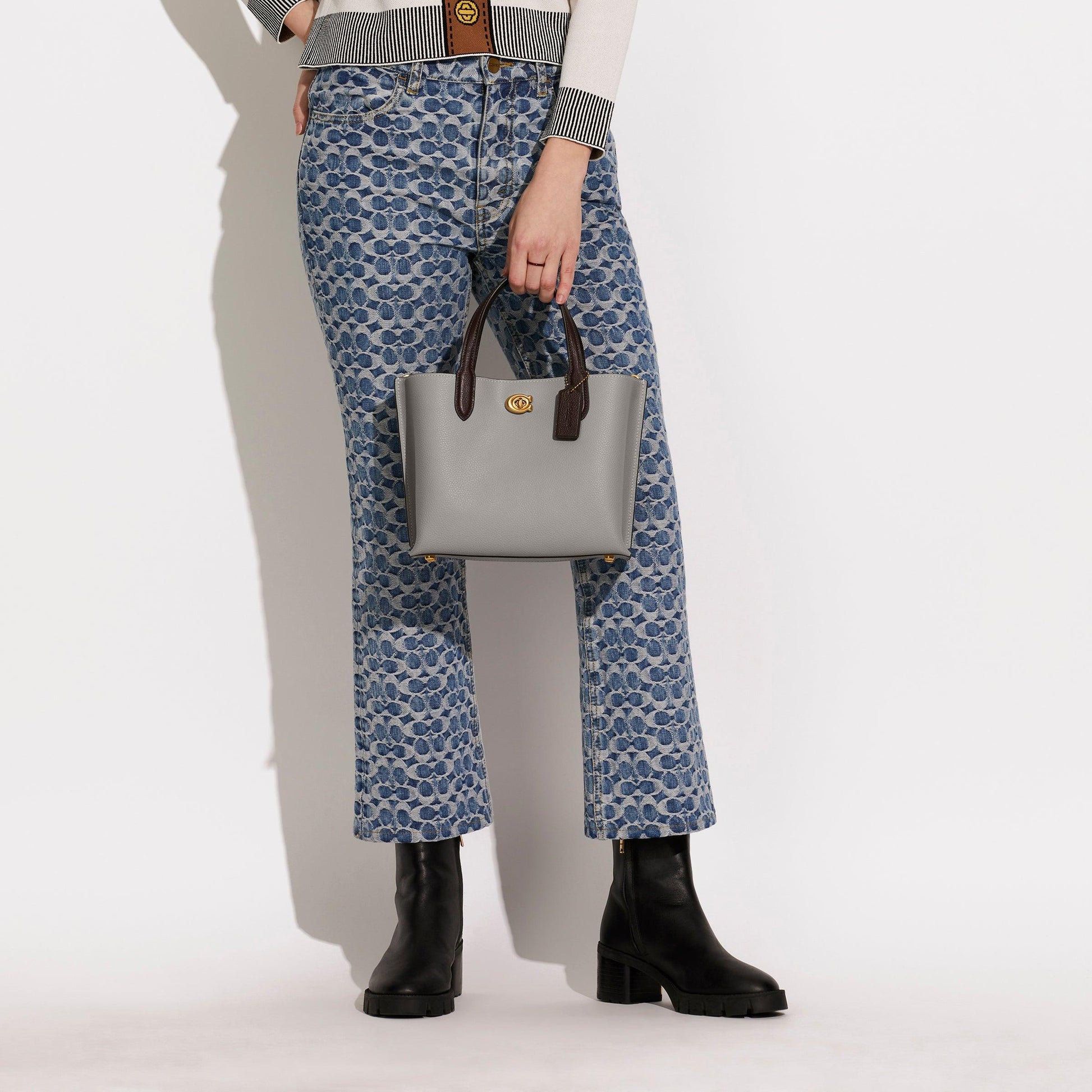 Willow Tote 24 In Colorblock With Signature Canvas Interior - COACH Saudi Arabia Official Site