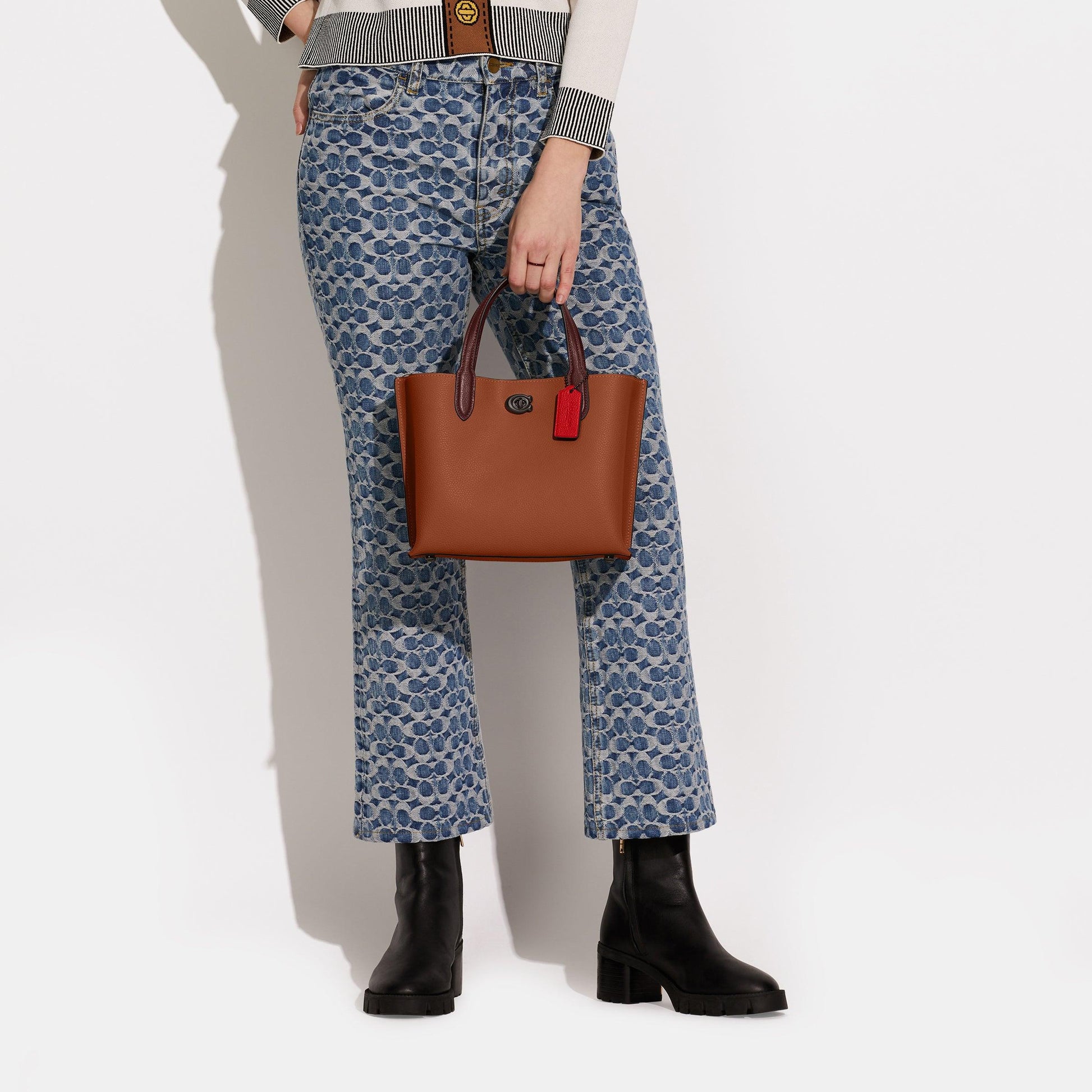 Willow Tote 24 In Colorblock With Signature Canvas Interior - COACH Saudi Arabia Official Site