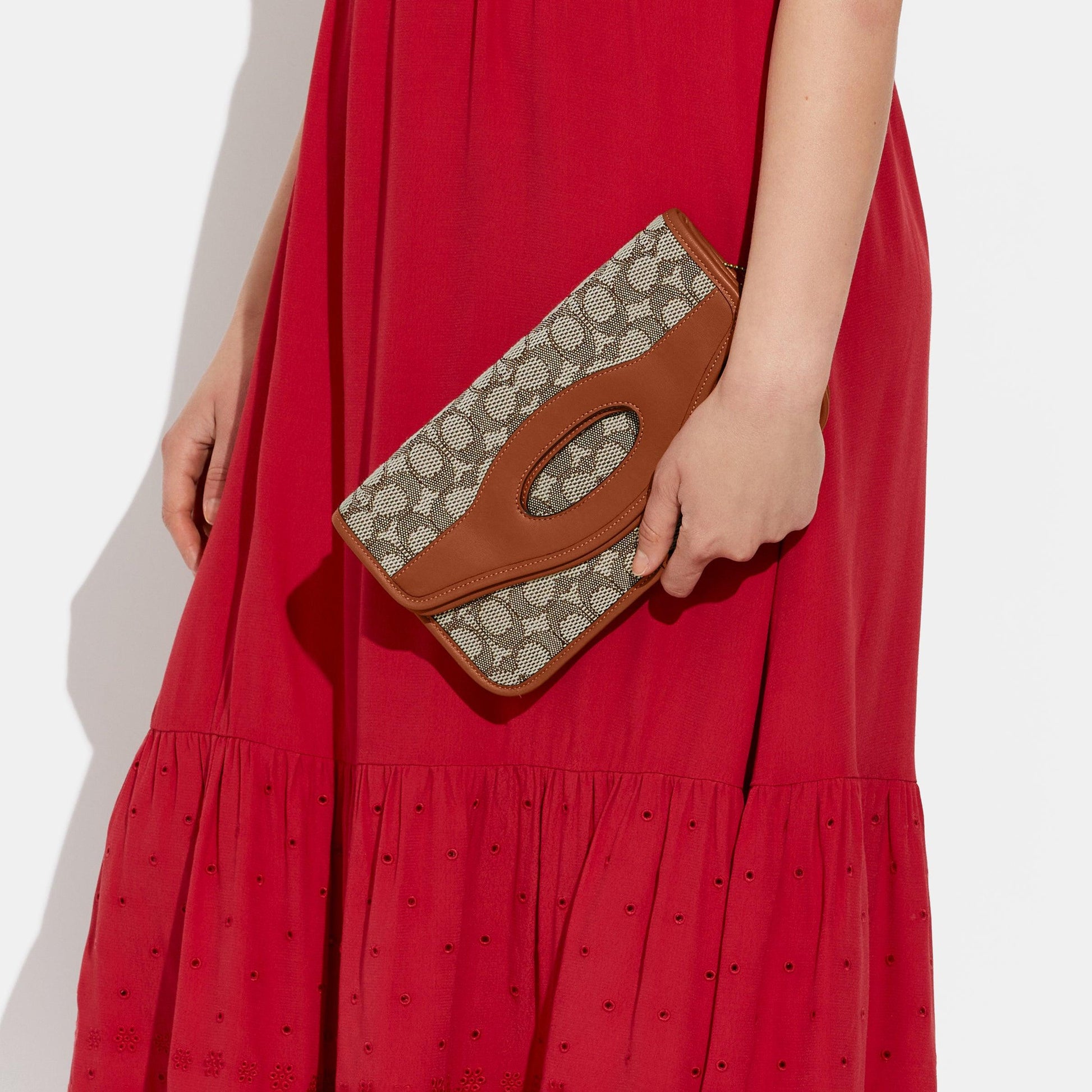 Foldover Cut Out Clutch Crossbody In Signature Jacquard - COACH Saudi Arabia Official Site