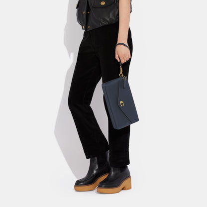 Wyn Clutch - COACH Saudi Arabia Official Site