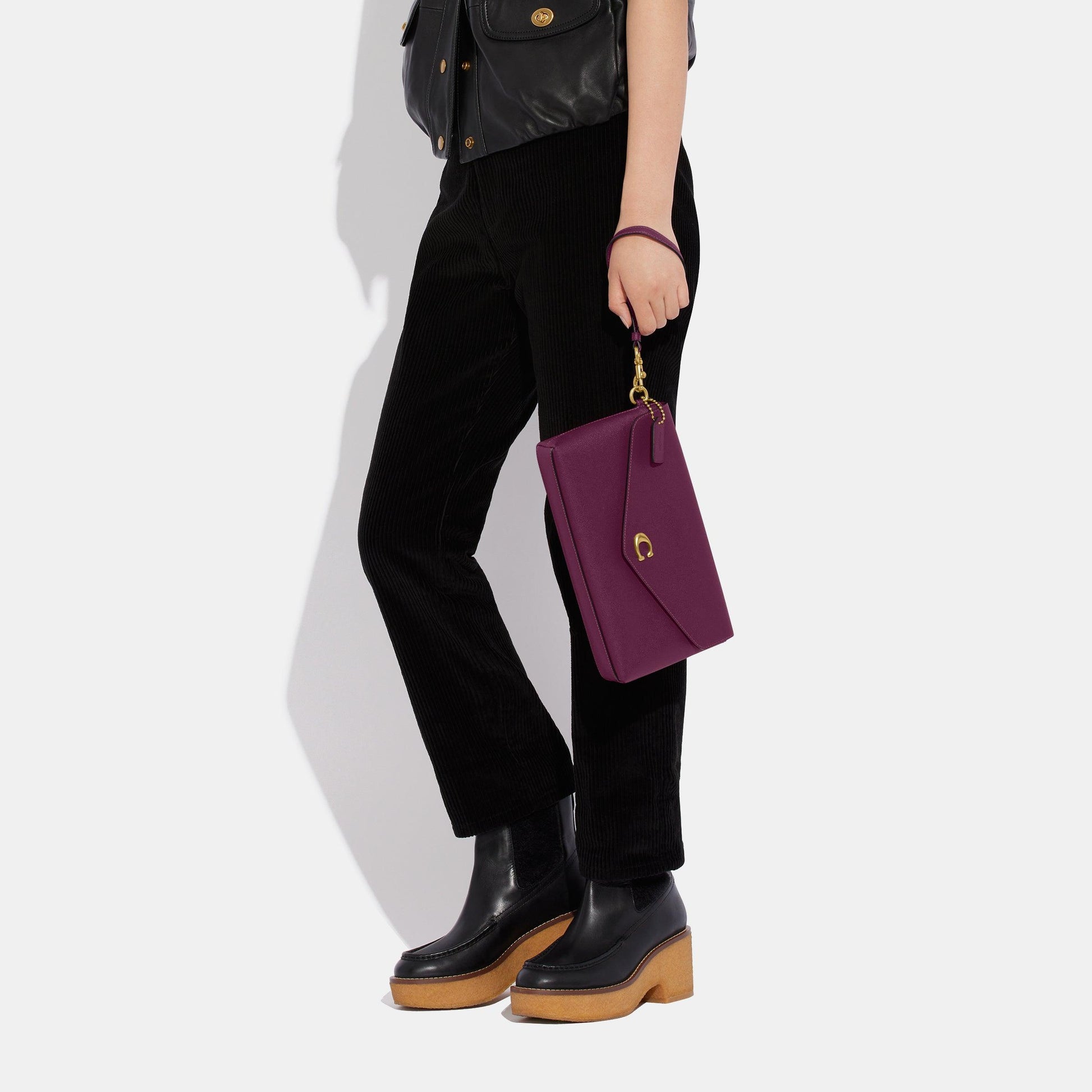 Wyn Clutch - COACH Saudi Arabia Official Site