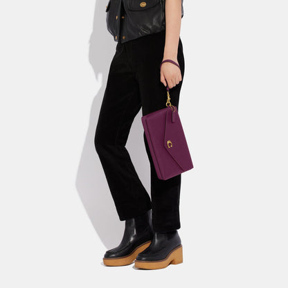Wyn Clutch - COACH Saudi Arabia Official Site