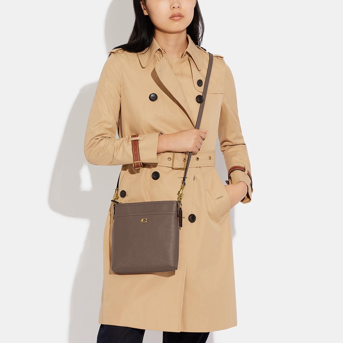 Kitt Messenger Crossbody - COACH Saudi Arabia Official Site