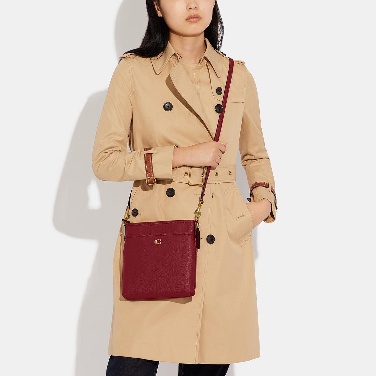 Kitt Messenger Crossbody - COACH Saudi Arabia Official Site