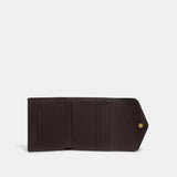 Wyn Small Wallet In Signature Leather - COACH Saudi Arabia Official Site