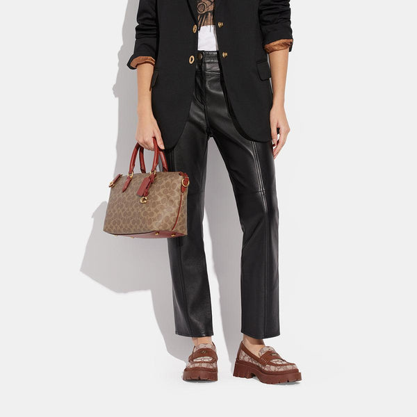 حقيبة "كارا ساتشل Cara Satchel" من القماش بنقشة ماركةكوتش
