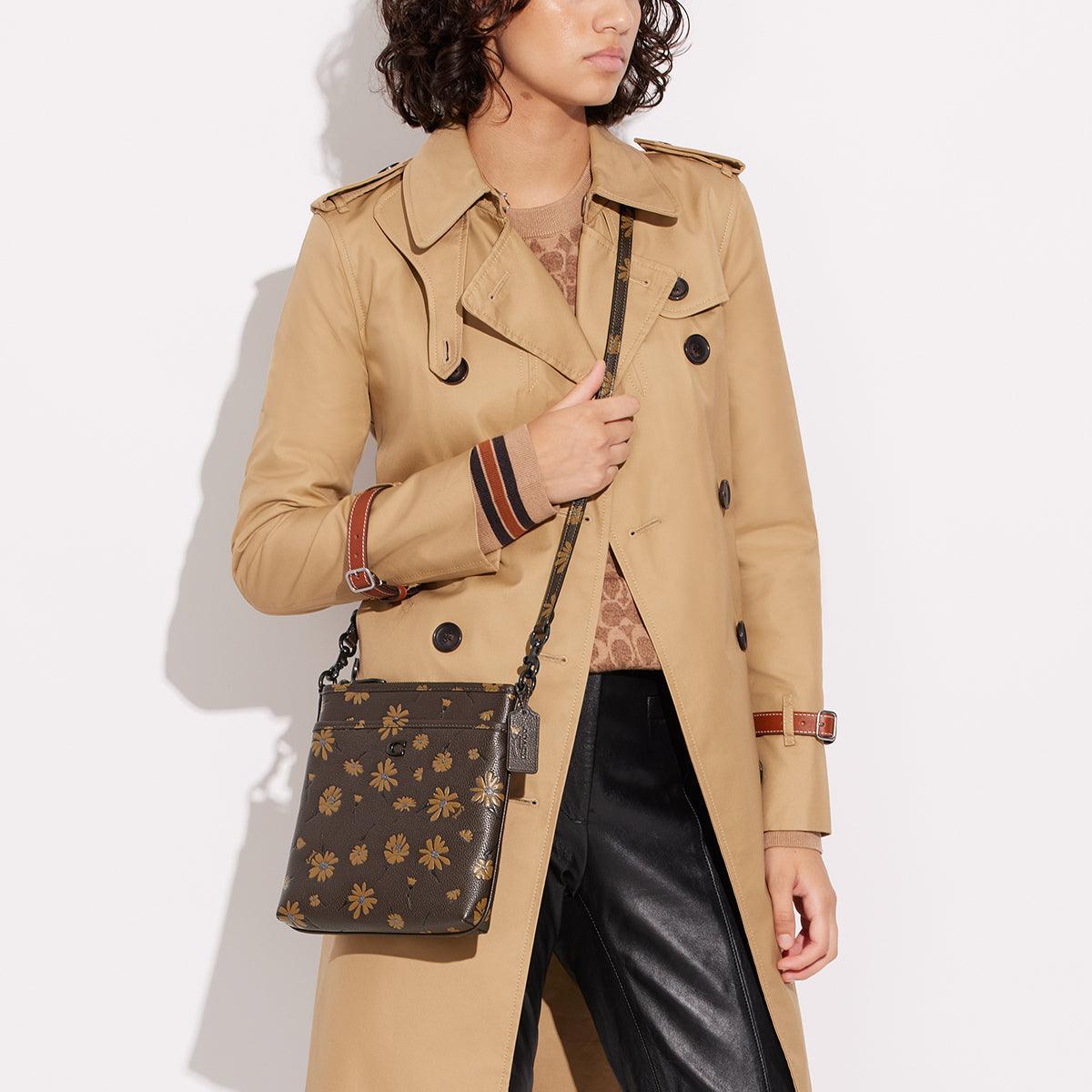 Kitt Messenger With Floral Print - COACH Saudi Arabia Official Site