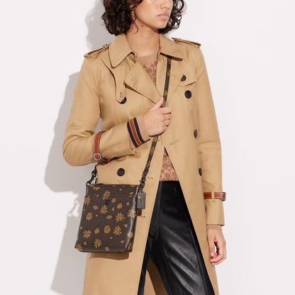 Kitt Messenger With Floral Print - COACH Saudi Arabia Official Site