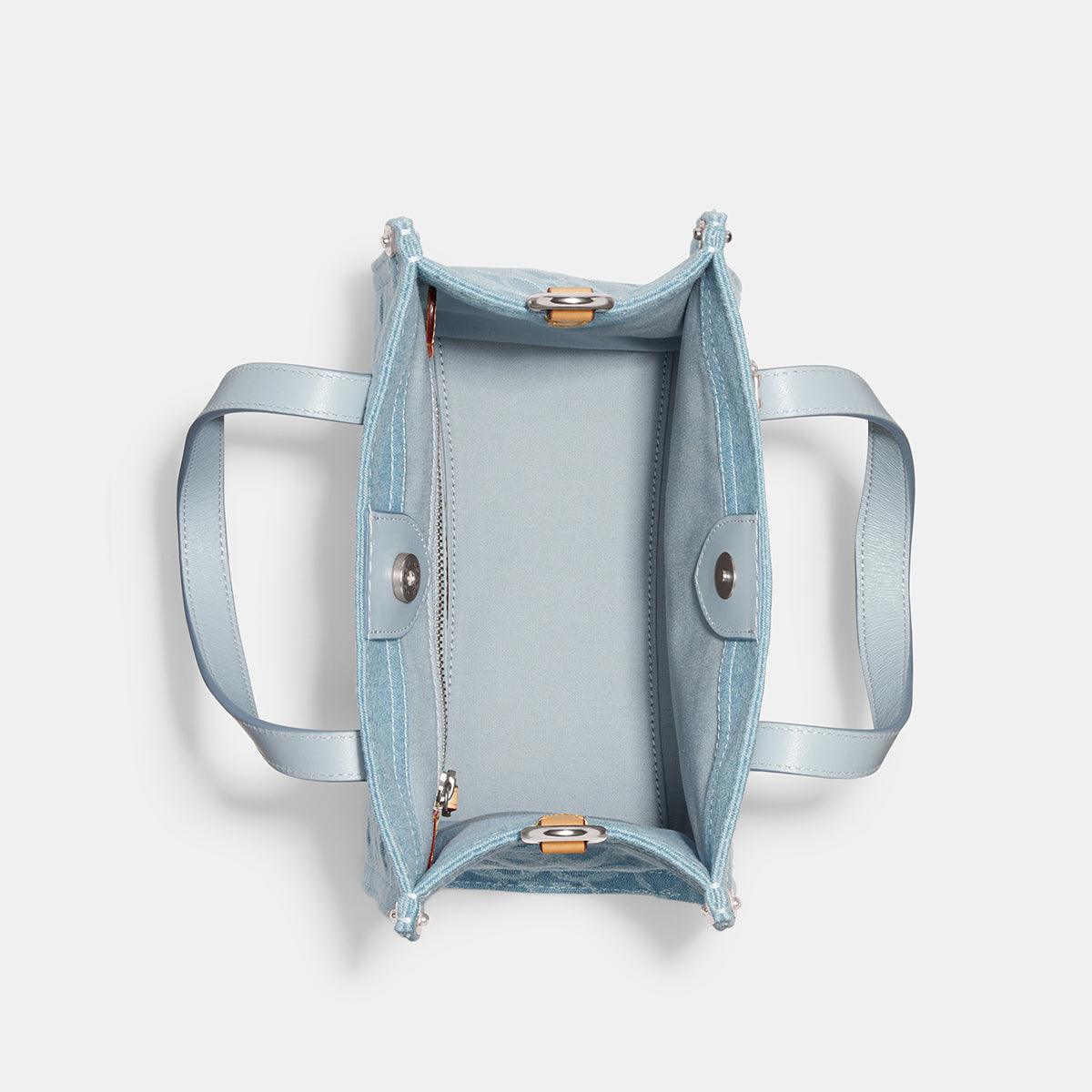 Field Tote 22 In Signature Denim-CJ853-Lh/Pale Blue