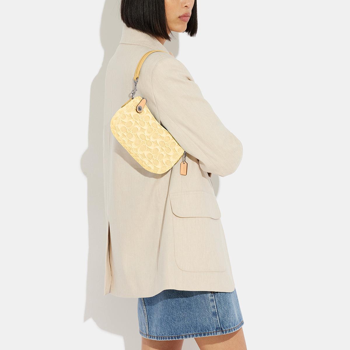 Swinger 20 In Signature Denim-CJ939-Lh/Pale Yellow